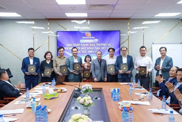 Tác giả sách bất động sản 68 triệu: “Toàn bộ lợi nhuận sẽ dành cho thiện nguyện”