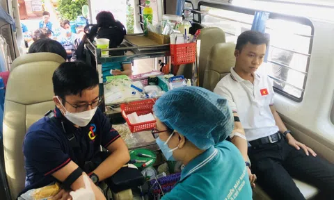 Gần Tết, tăng ni, phật tử và người dân Tp. Thủ Đức nô nức rủ nhau hiến máu
